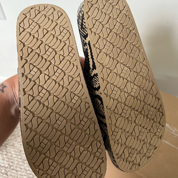 Freedom Moses 6.5 sandals new with tags snakeskin - Picture 3 of 5